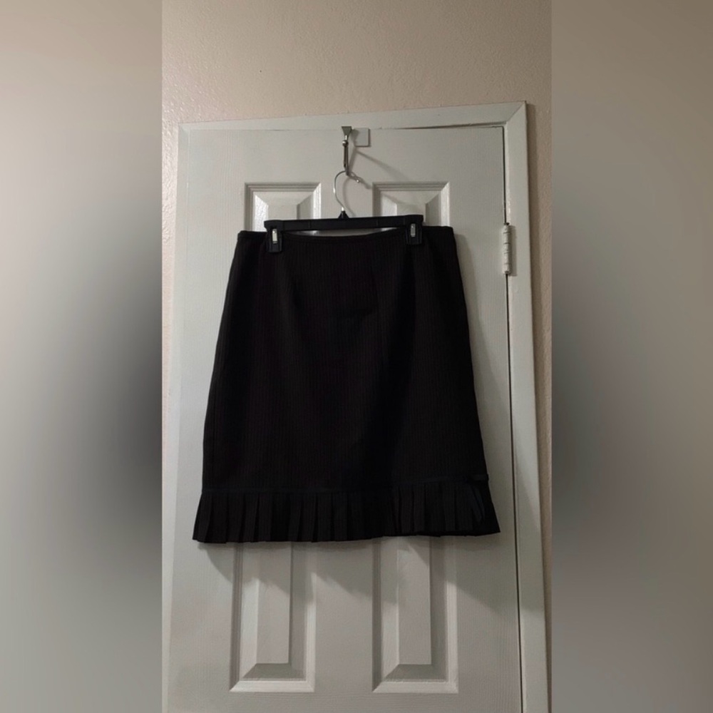 KC Spencer Women’s Size 14P Chic Black A-Line Pinstriped Skirt with Pleated Hem